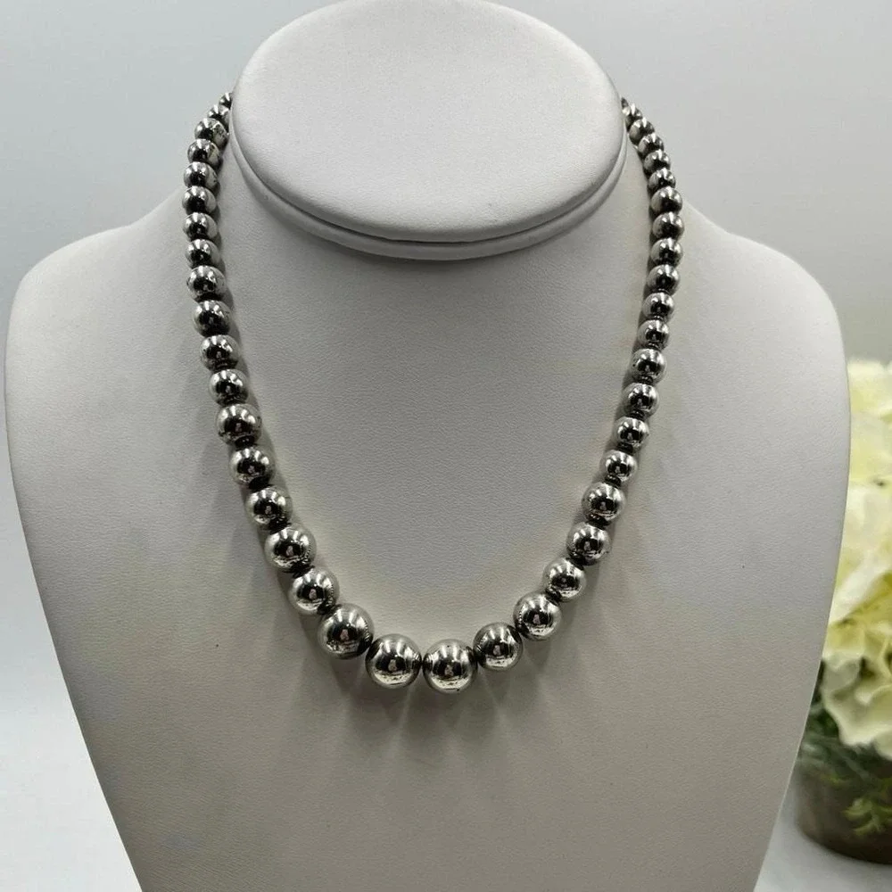 Tiffany & Co Authenticated Hardwear Sterling‎ Graduated Beaded Soldered Necklace